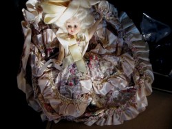 7.5''  WHITE HAIR DUCHESS DOLL COSTUME DOLLS OF ALL NATIONS BOX